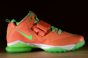 Nike Zoom CJ Trainer 2 Calvin Johnson CJ2 Turf Orange Poison Green
